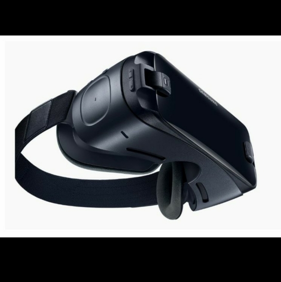 Samsung Gear VR with Controller! New with Box. Bought for $150. - Picture 10 of 13